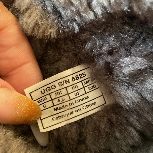 UGG Classic Short Boot. Grey. Sz 6. - Picture 6 of 6